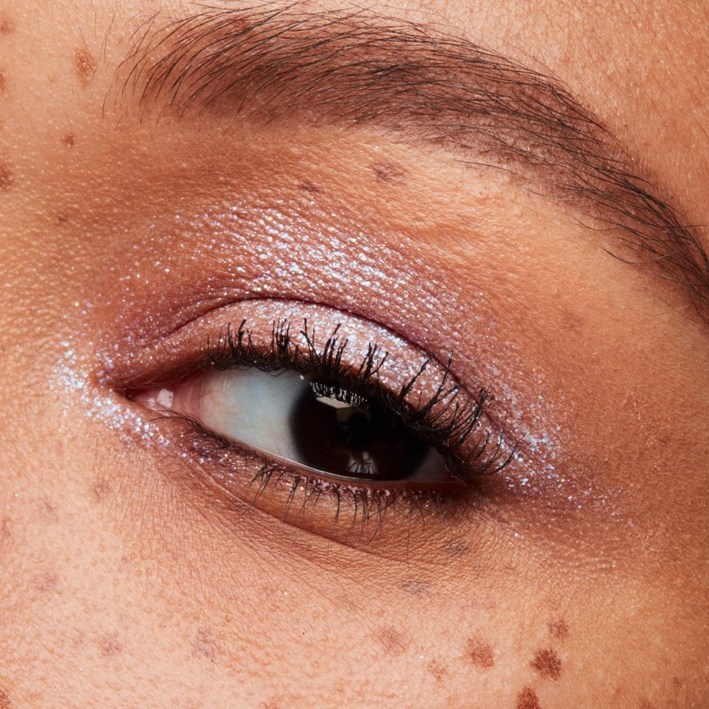 MAC Dazzleshadow Liquid Eyeshadow “Diamond Crumbles” - Picture 4 of 6